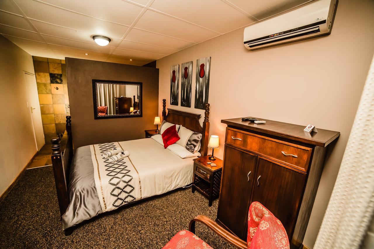 Hotel Butlers Crown Klerksdorp Esterno foto